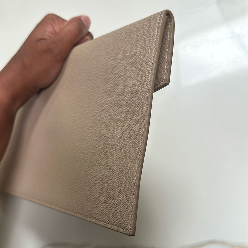 ❌SOLD❌ YSL Envelope Tan Clutch with Gold Hardware - Picture 3 of 7